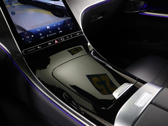 Certified 2025 Mercedes-Benz GLC 300 4MATIC image 23
