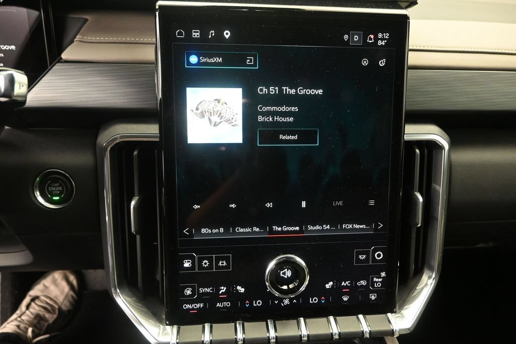 Used 2025 GMC Acadia Elevation w/ Elevation Premium Package FWD image 14