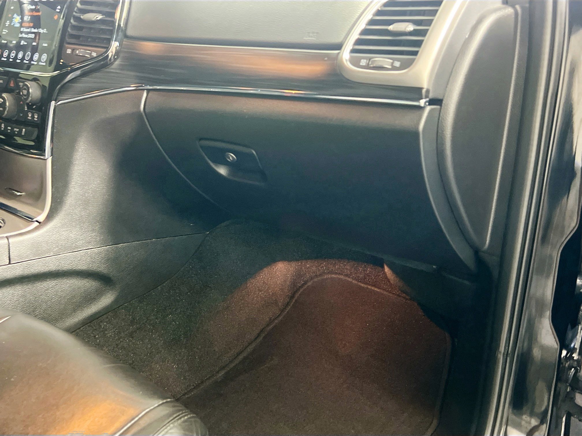 Used 2022 Jeep Grand Cherokee Limited image 35