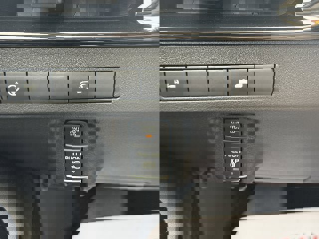 Used 2025 Nissan Murano SV image 17