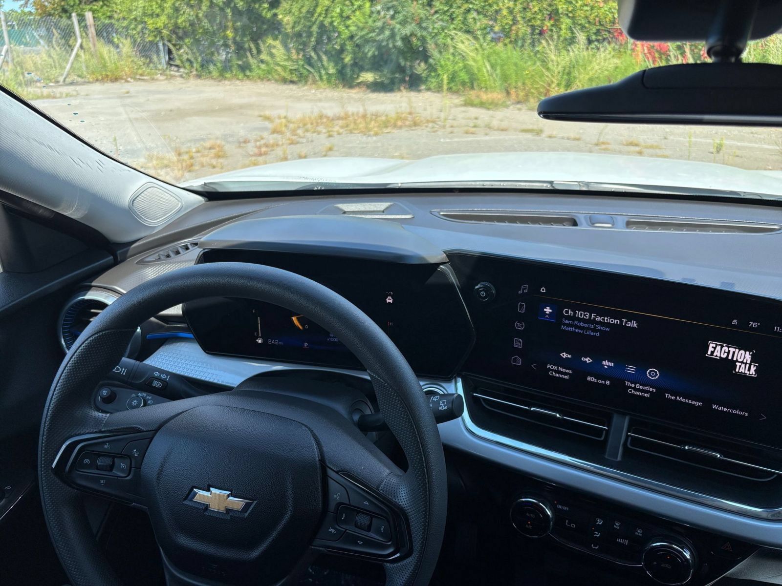 Used 2025 Chevrolet Trax LT FWD image 26
