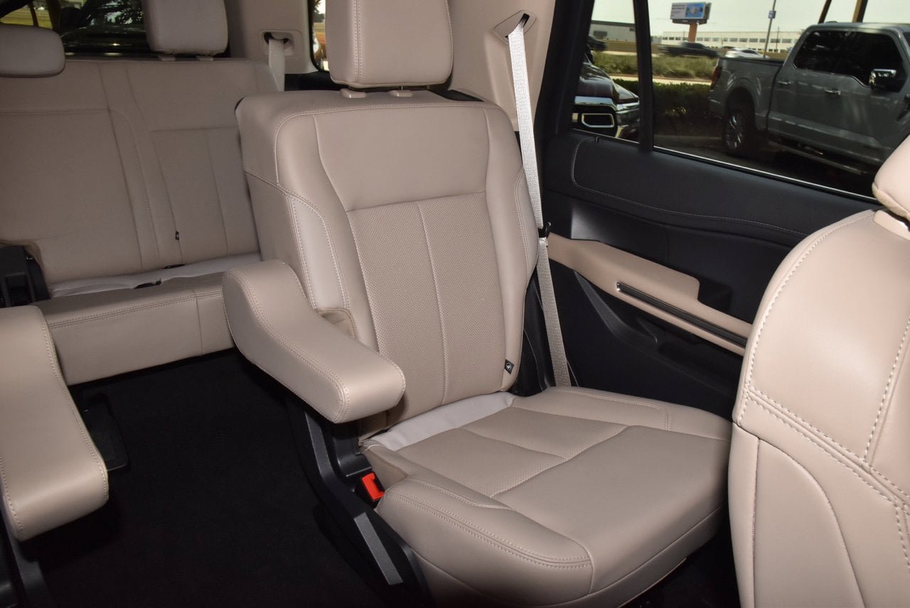Used 2024 Ford Expedition XLT RWD image 22