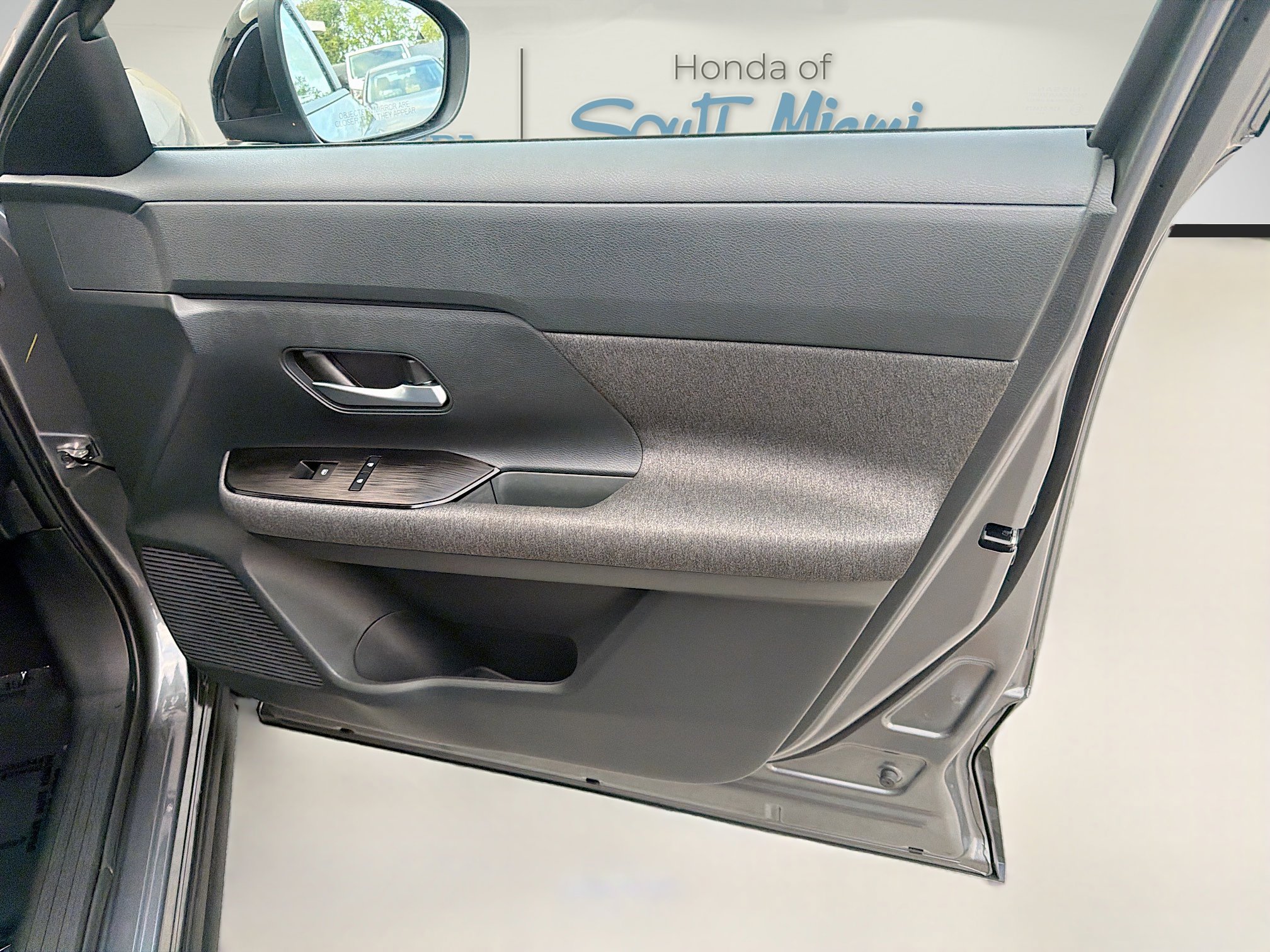 Used 2025 Nissan Kicks SV image 32