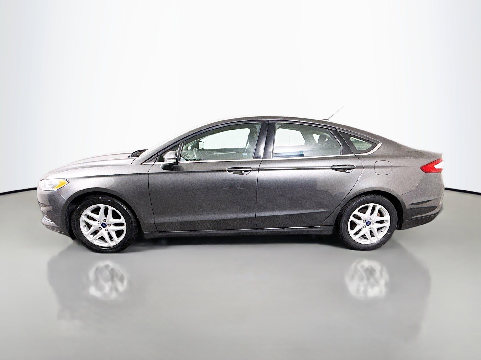 Used 2016 Ford Fusion SE image 6