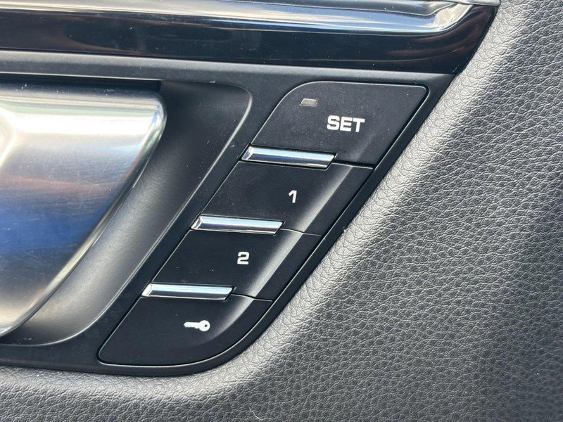 Used 2018 Porsche Macan S image 24