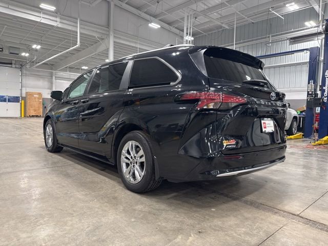 Used 2024 Toyota Sienna Limited AWD/4WD image 5