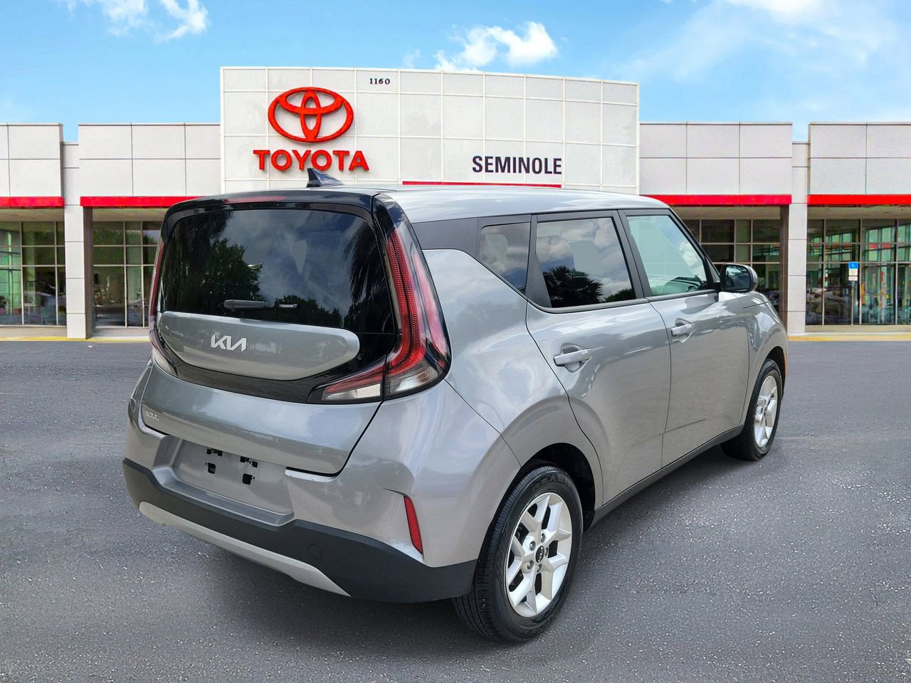 Used 2025 Kia Soul LX w/ LX Technology Package FWD image 3