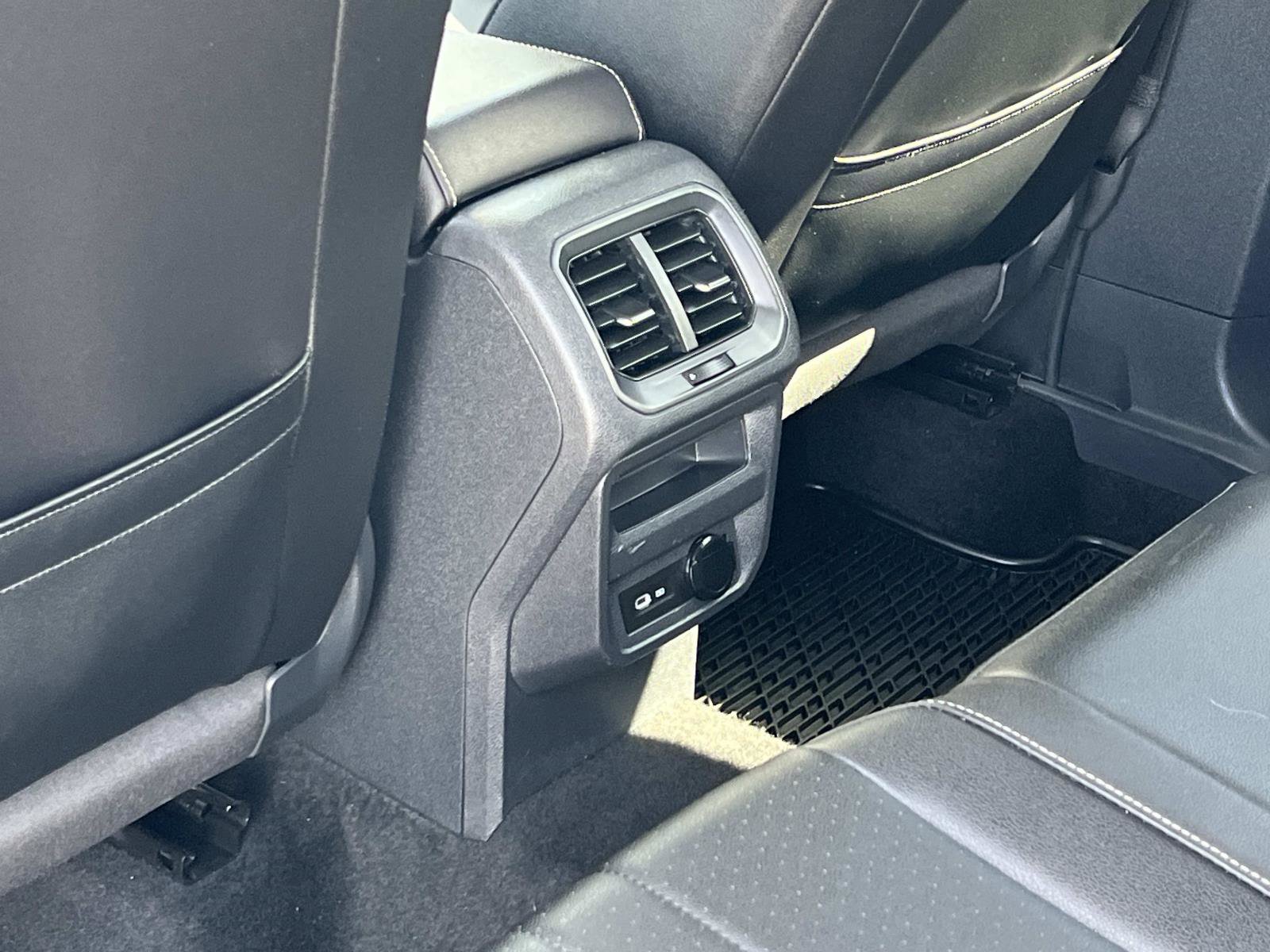 Certified 2023 Volkswagen Tiguan SE image 21