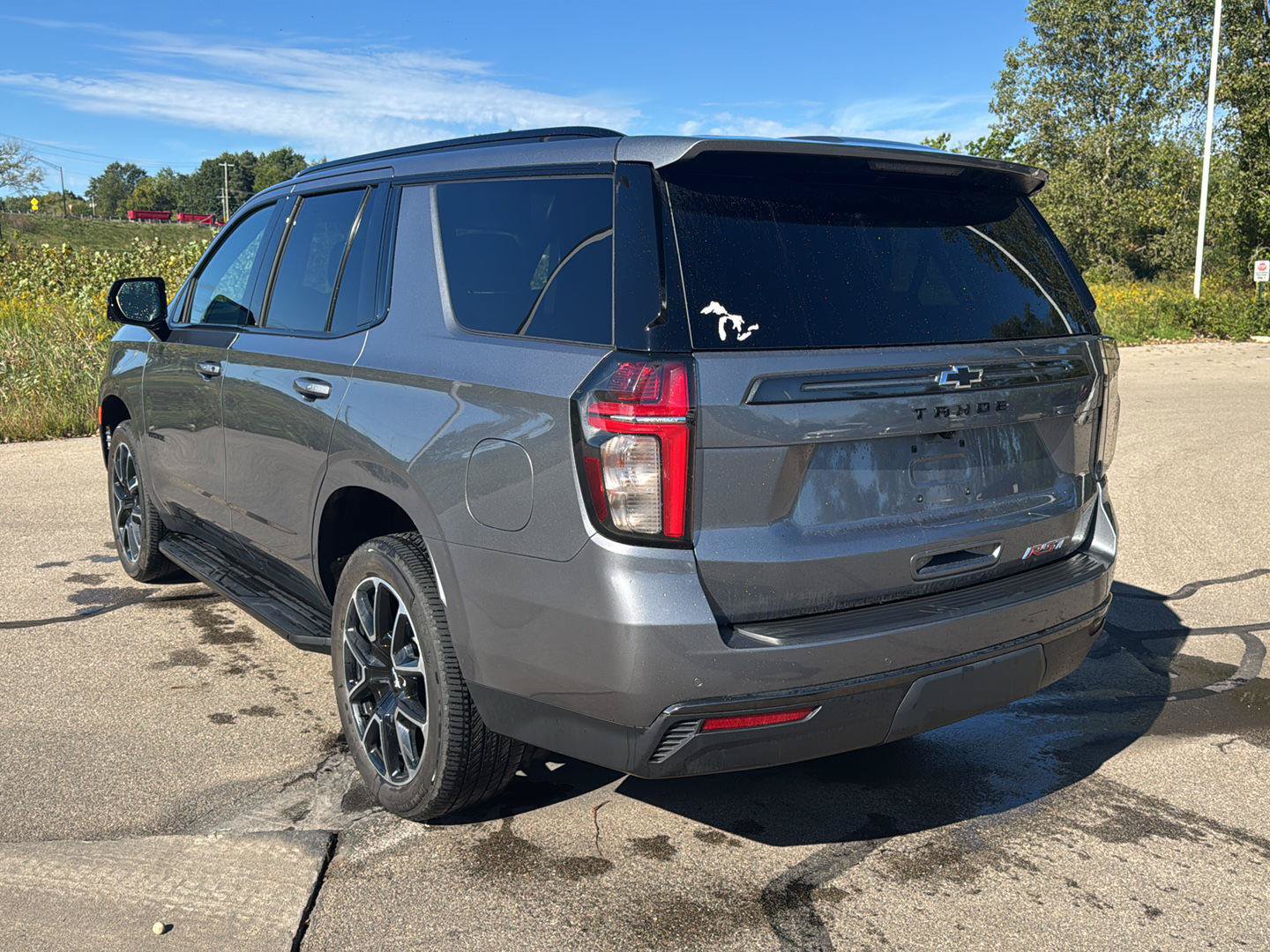 Used 2021 Chevrolet Tahoe RST w/ Luxury Package AWD/4WD image 3