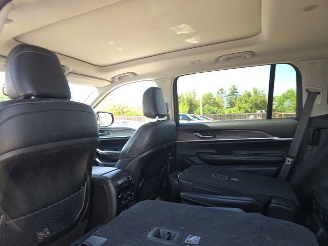 Used 2023 Jeep Grand Cherokee L Limited AWD/4WD image 8