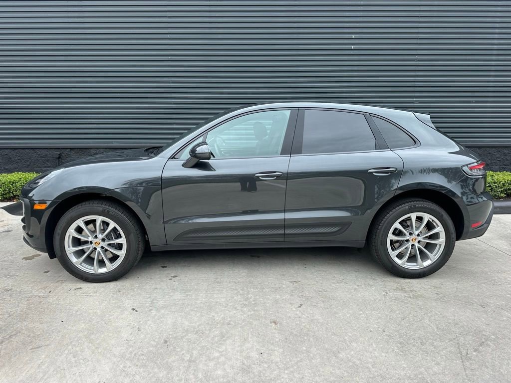 Certified 2025 Porsche Macan image 2