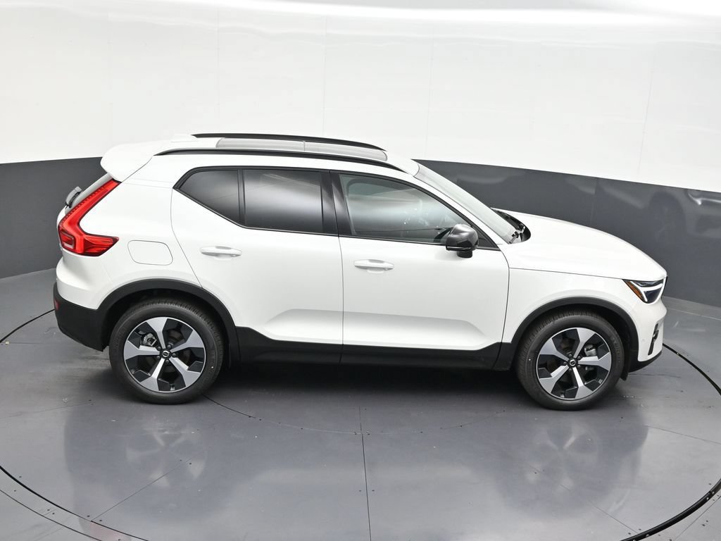 New 2026 Volvo XC40 B5 Plus w/ Climate Package AWD/4WD image 19