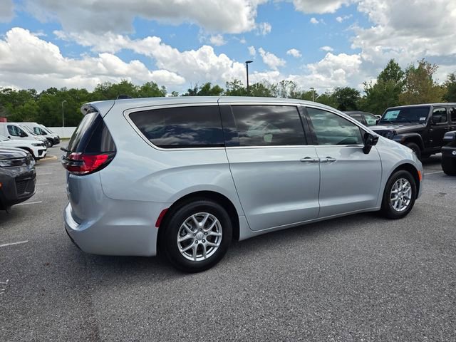 New 2026 Chrysler Pacifica Select FWD image 13