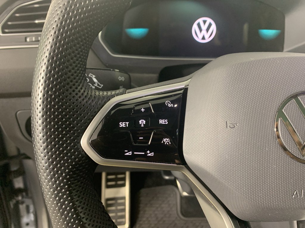 Used 2024 Volkswagen Tiguan SE R-Line image 19