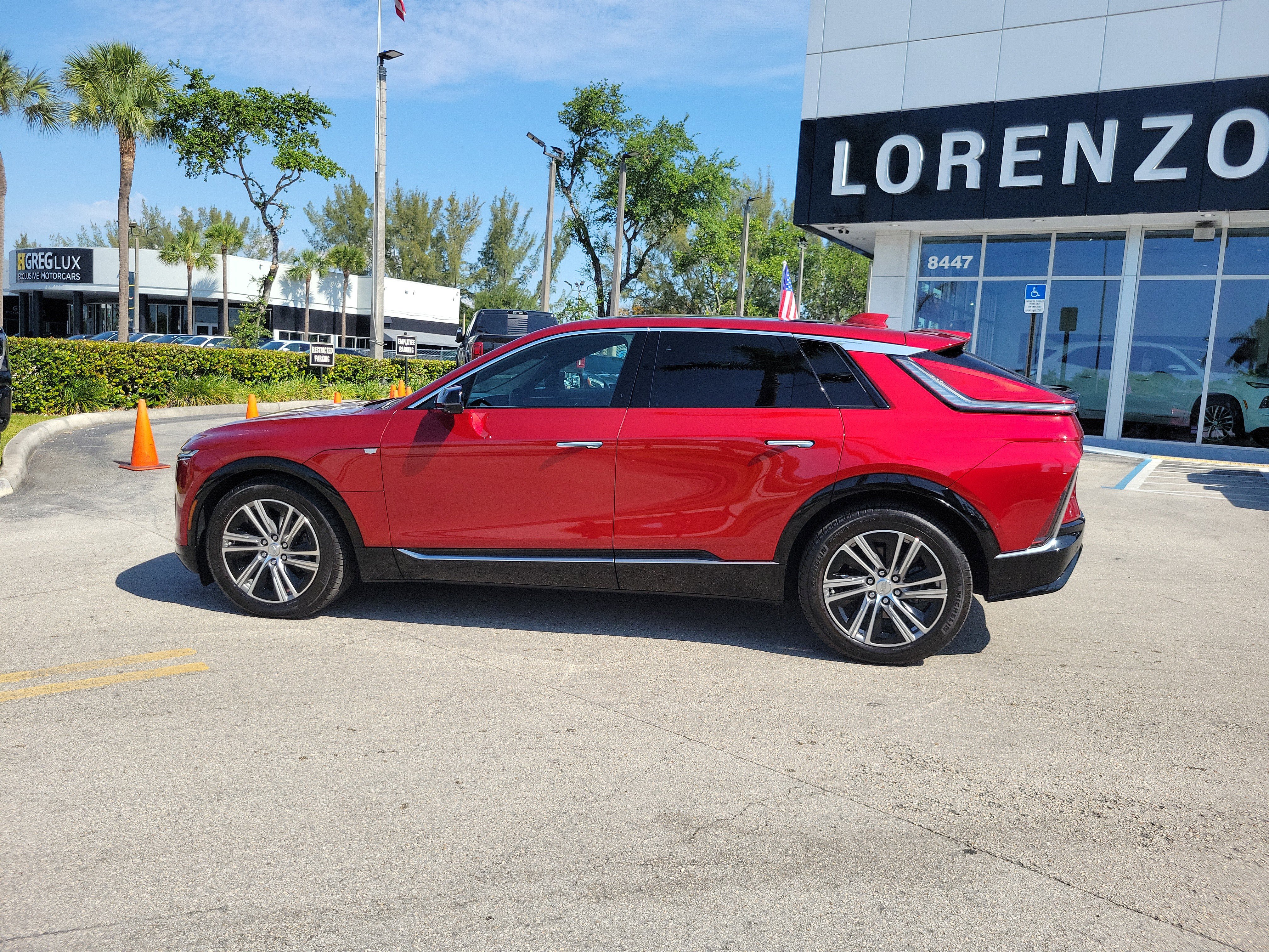 Used 2024 Cadillac Lyriq Luxury RWD image 8