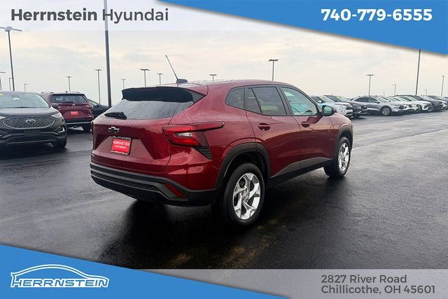 Used 2025 Chevrolet Trax LS w/ LS Convenience Package image 25