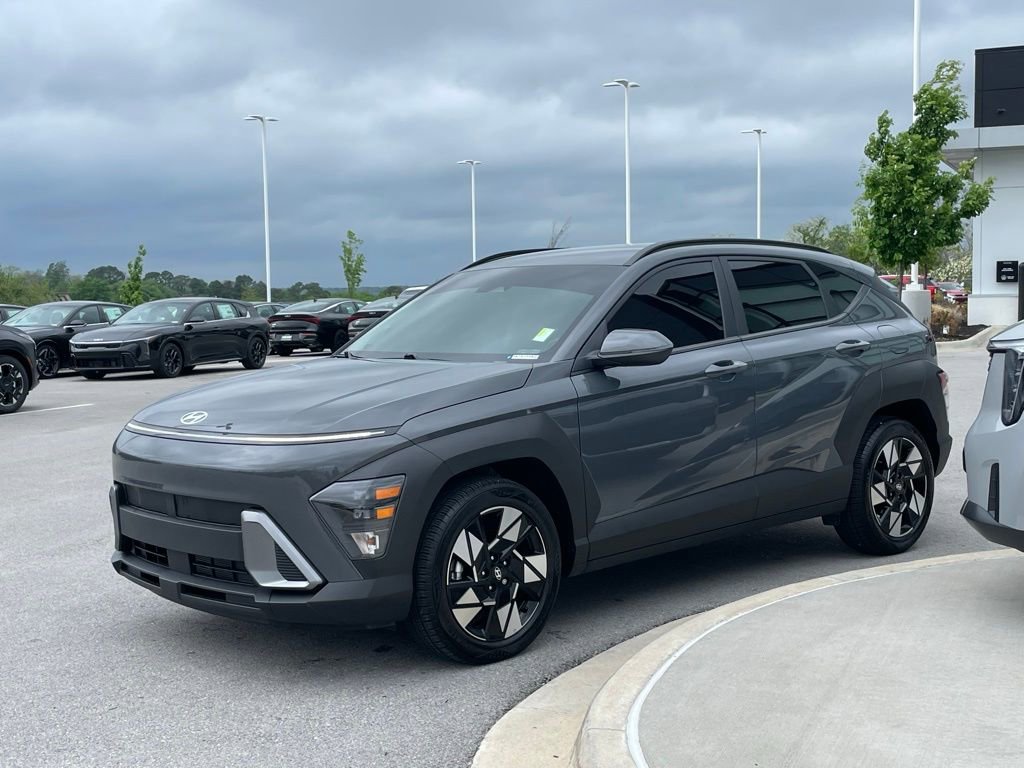 Used 2025 Hyundai Kona SEL FWD image 4
