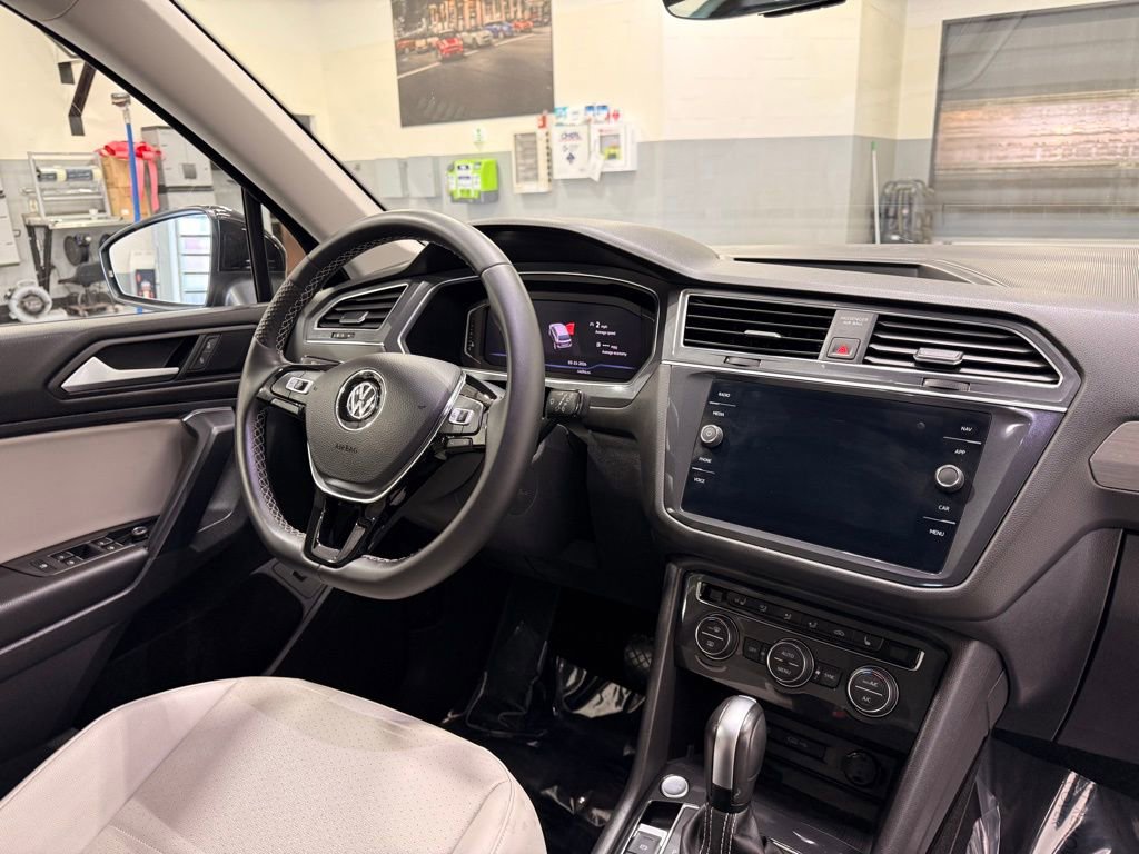 Used 2021 Volkswagen Tiguan SE image 30