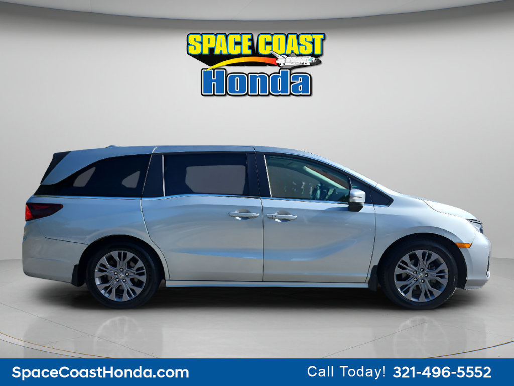 Used 2025 Honda Odyssey Touring image 2