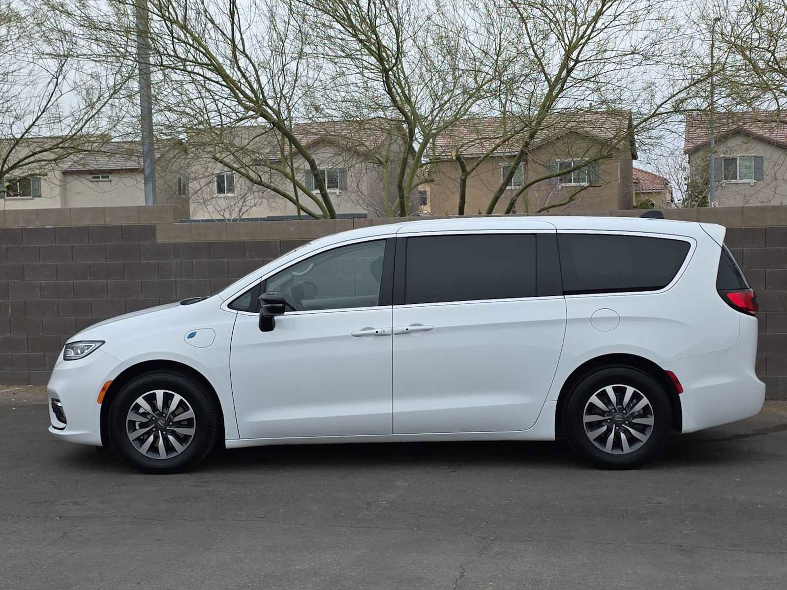 Used 2024 Chrysler Pacifica Select image 6