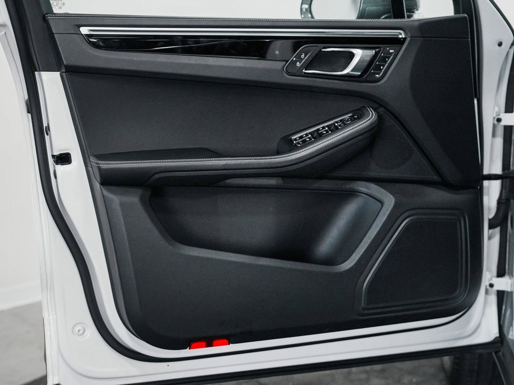 Used 2023 Porsche Macan image 11