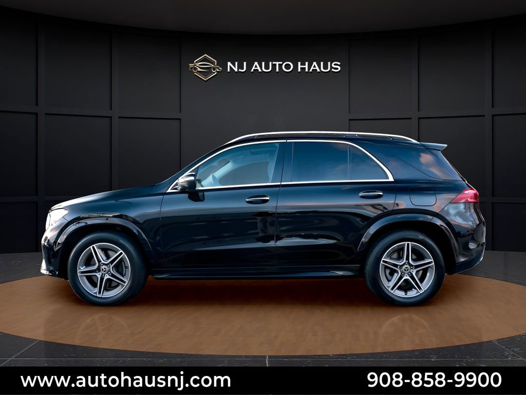 Used 2024 Mercedes-Benz GLE 450e 4MATIC w/ AMG Line Exterior image 5