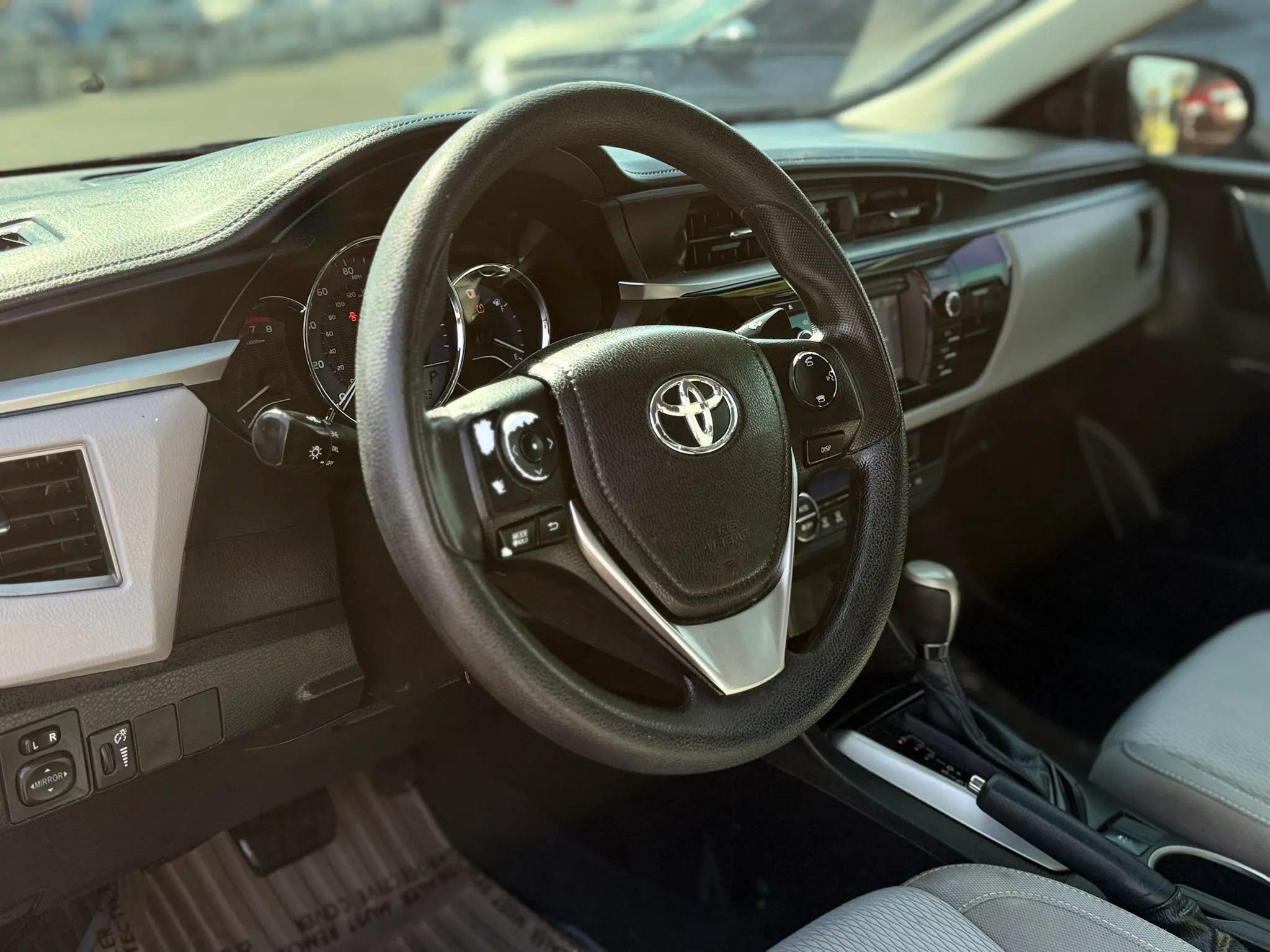 Used 2016 Toyota Corolla LE FWD image 10