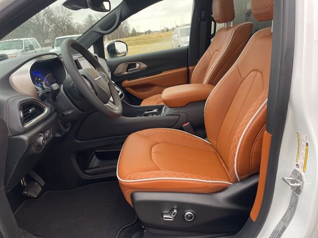 New 2026 Chrysler Pacifica Pinnacle FWD image 8