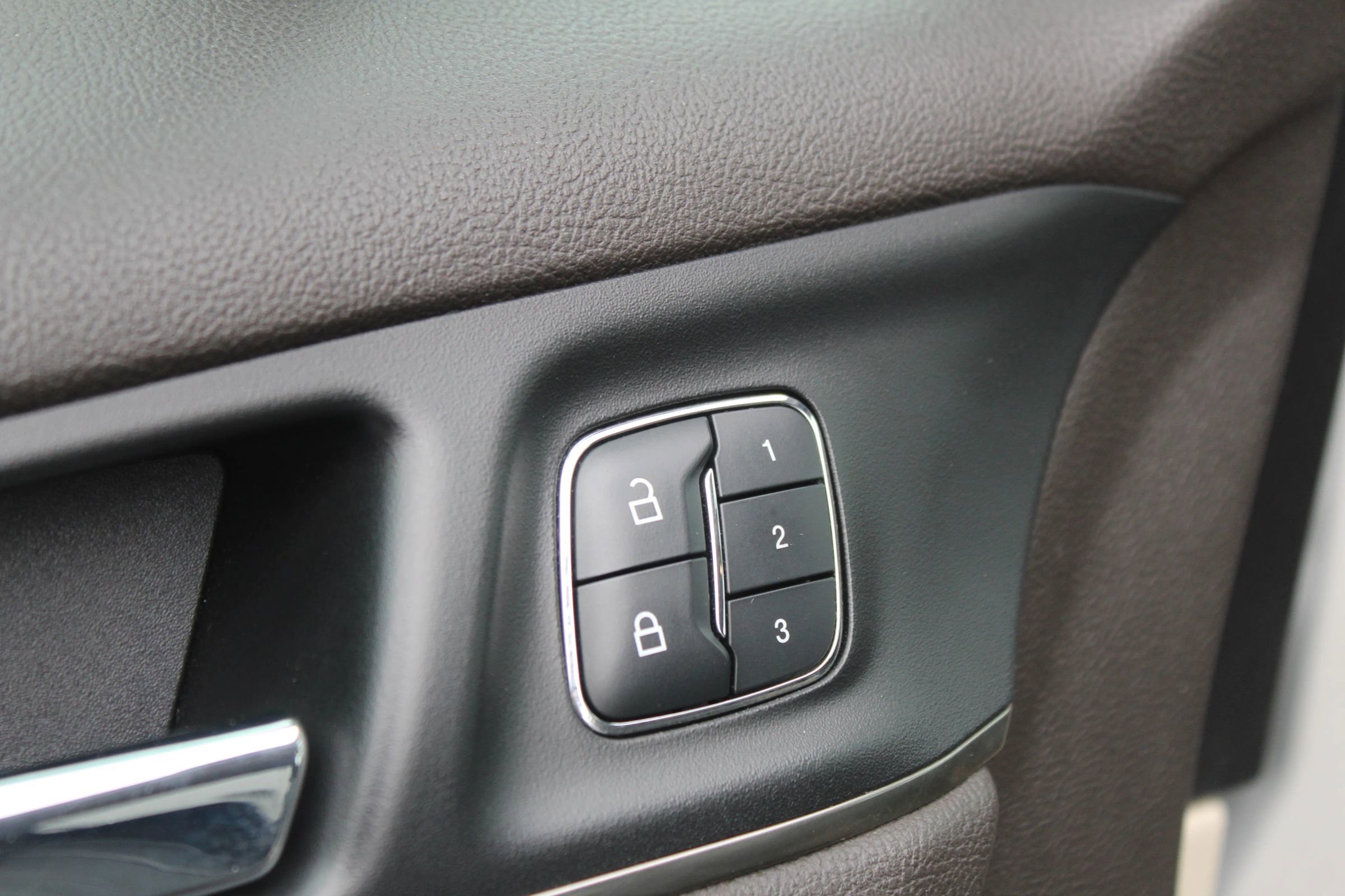 Used 2015 Lincoln MKC Sport Utility 4D w/ Equipment Group 102A Reserve image 24