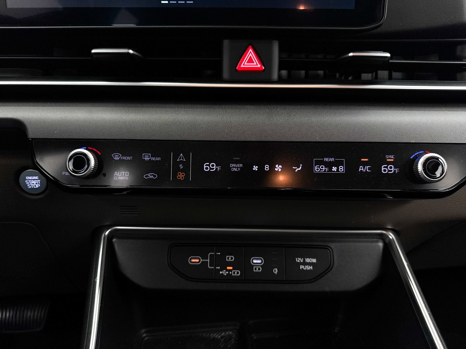Used 2025 Kia Carnival EX FWD image 25