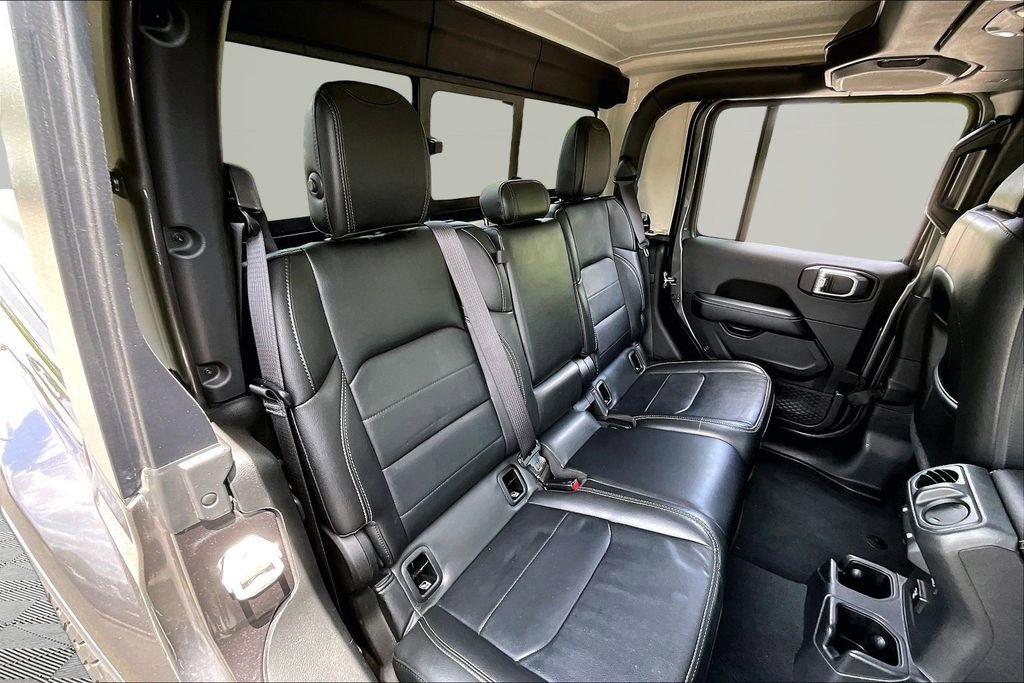 Used 2022 Jeep Gladiator Overland w/ Popular Equipment Package AWD/4WD image 17