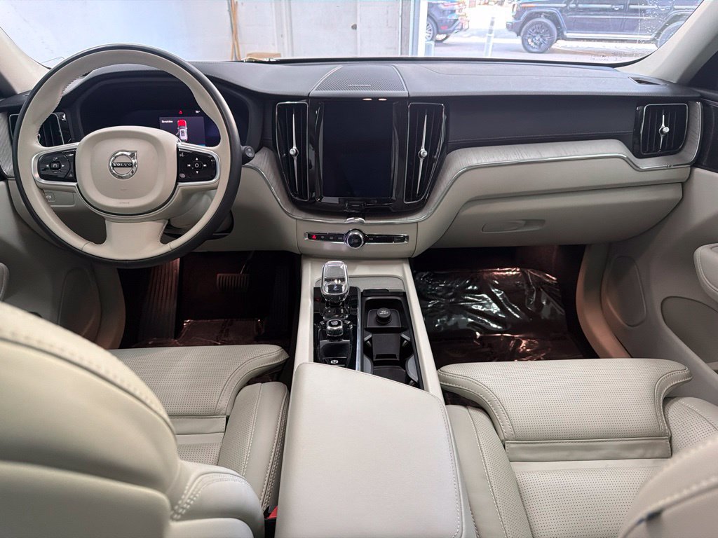 Used 2023 Volvo XC60 B5 Ultimate FWD image 23