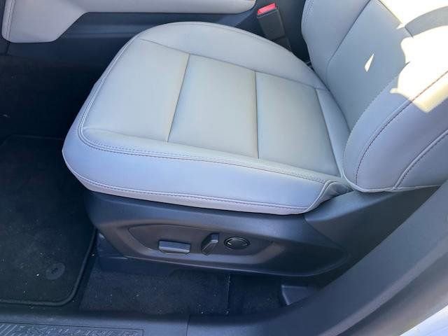 New 2025 Ford Explorer Active w/ Active Comfort Package image 10