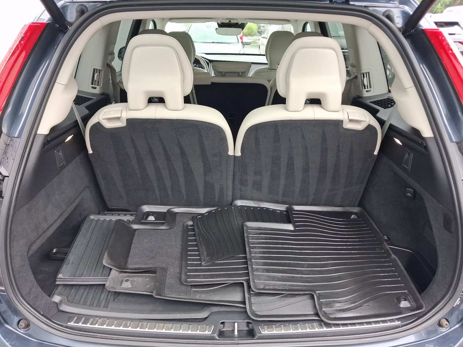 Used 2022 Volvo XC90 T5 Momentum w/ Climate Package AWD/4WD image 25