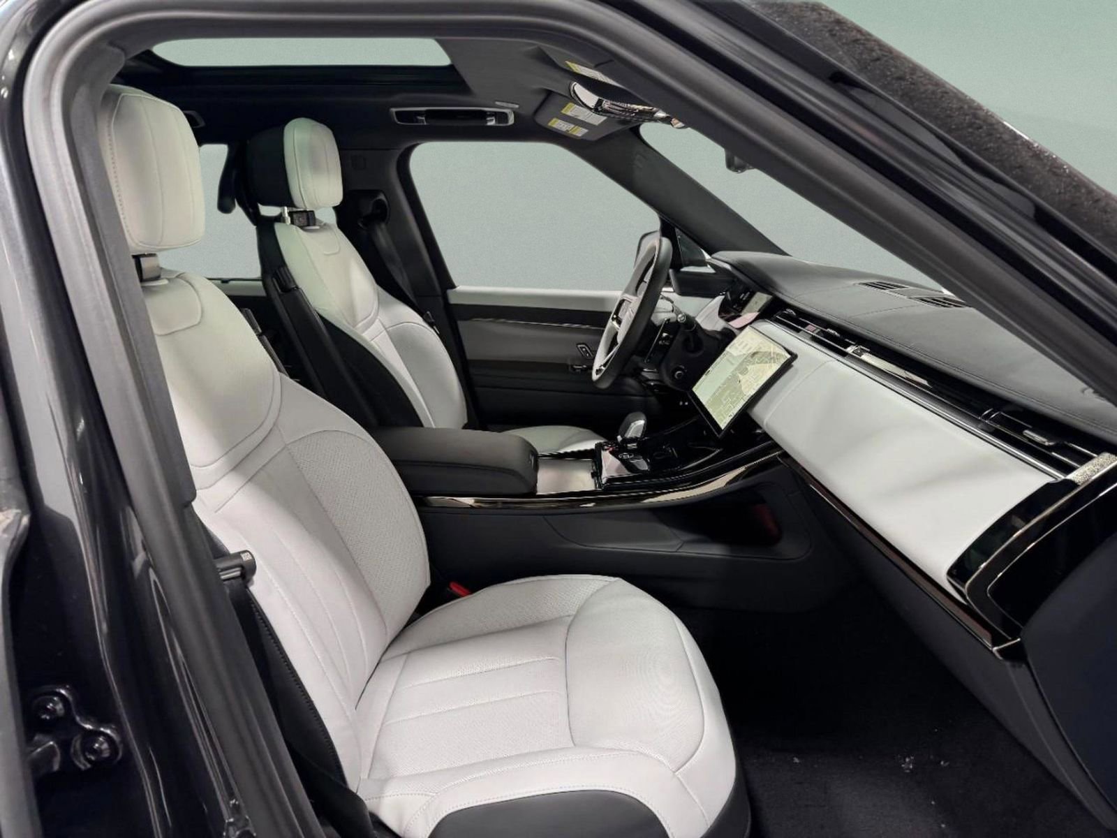 New 2026 Land Rover Range Rover Sport Dynamic SE image 18