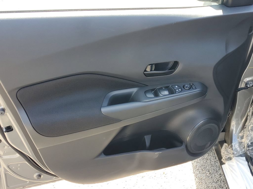 New 2025 Nissan Kicks Play S FWD image 18