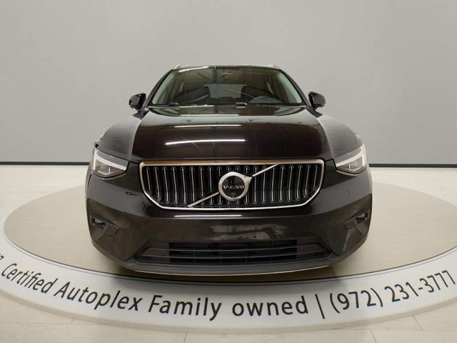 Used 2025 Volvo XC40 B5 Plus image 8