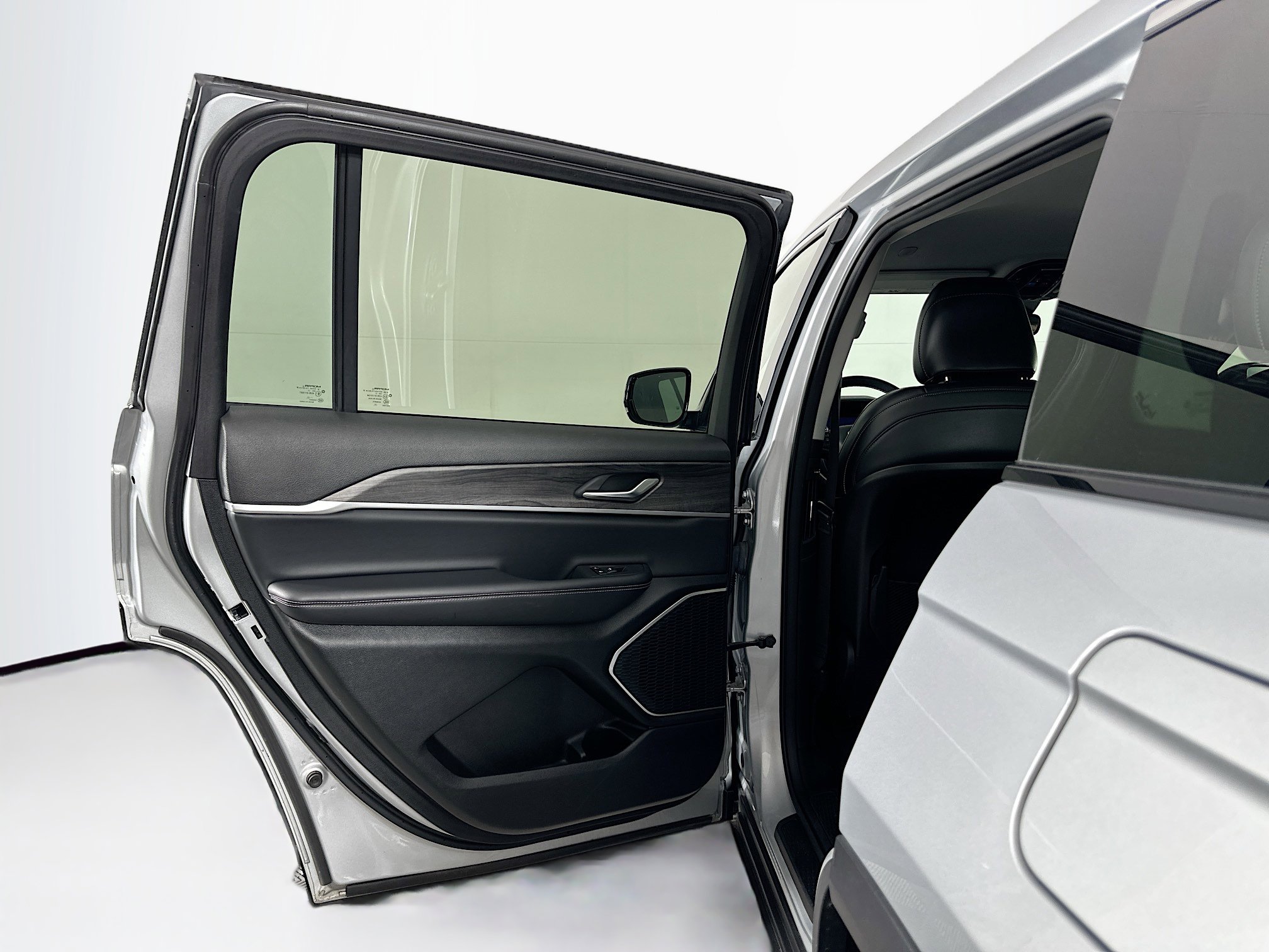 Used 2021 Jeep Grand Cherokee L Limited image 25