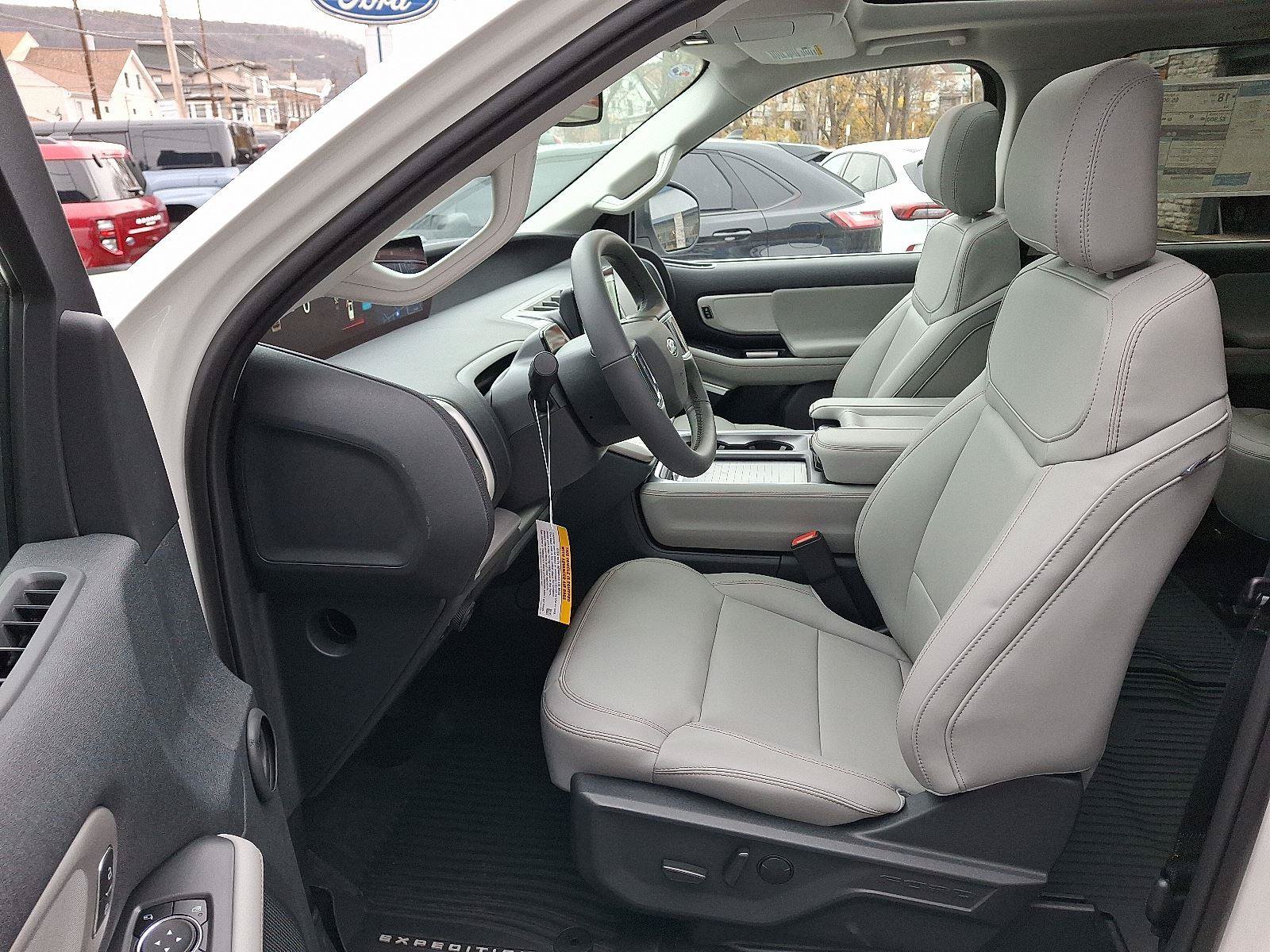 New 2025 Ford Expedition Active AWD/4WD image 11