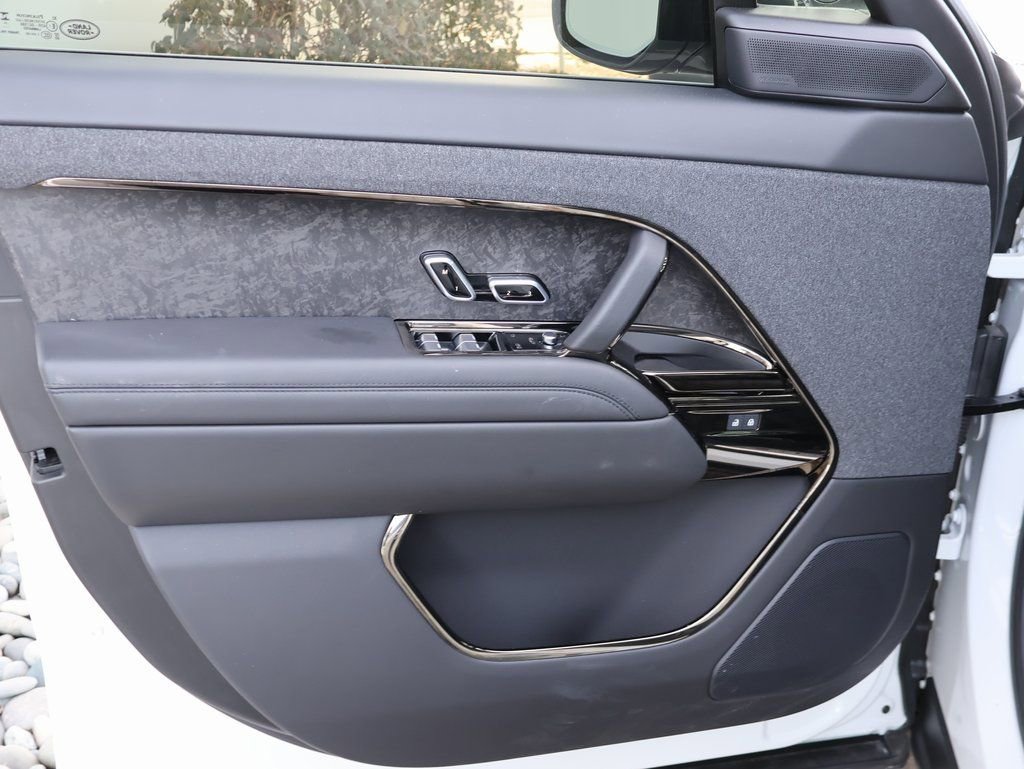 Used 2025 Land Rover Range Rover Sport Dynamic SE image 18