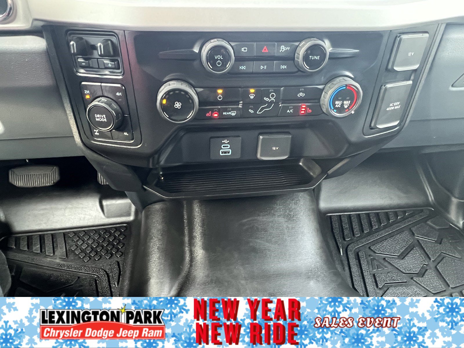 Used 2025 Ford F250 XLT w/ Black Appearance Package image 21