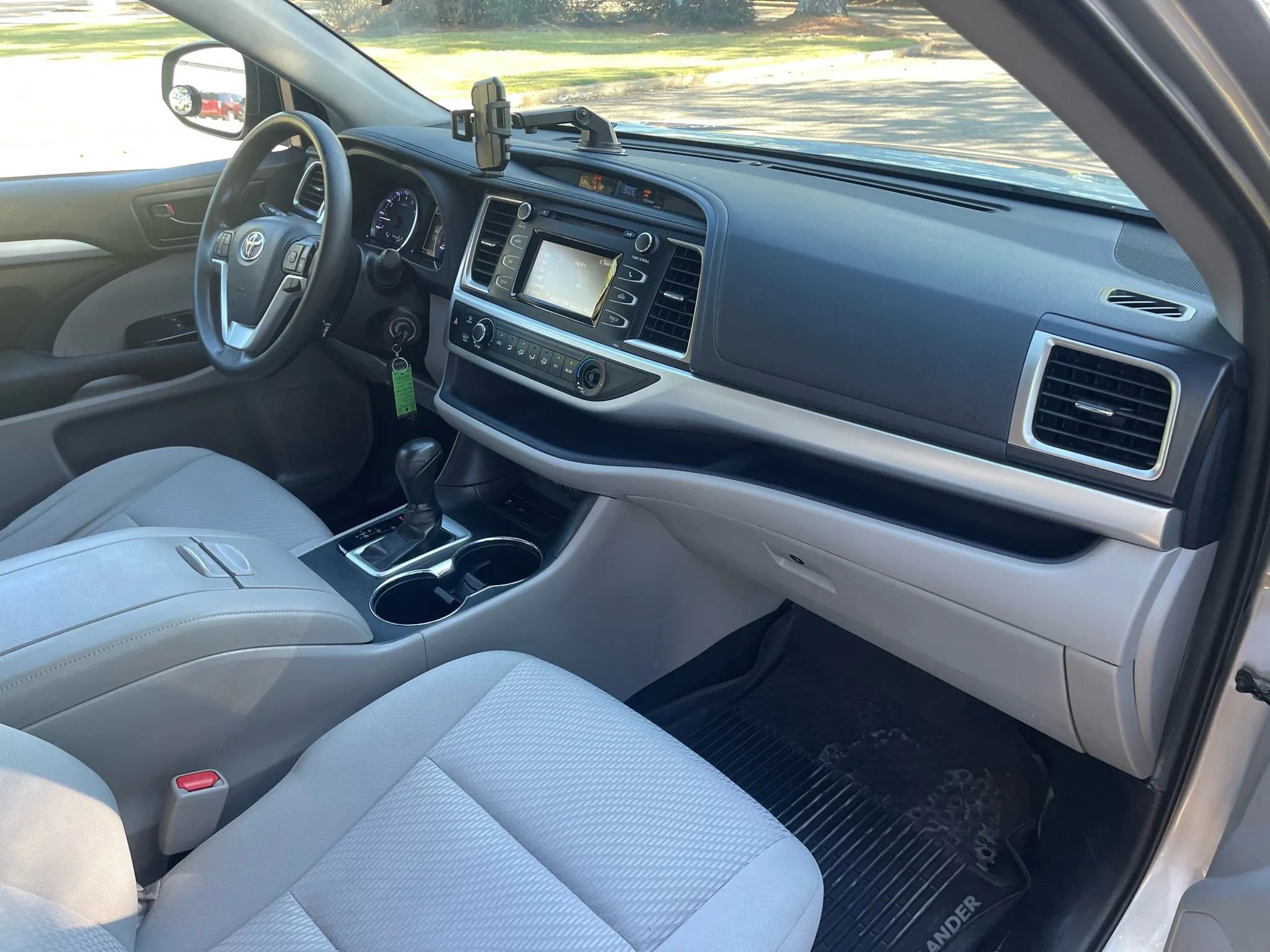 Used 2019 Toyota Highlander LE image 14