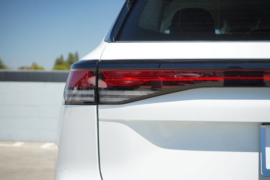 New 2026 Volkswagen Tiguan S FWD image 8