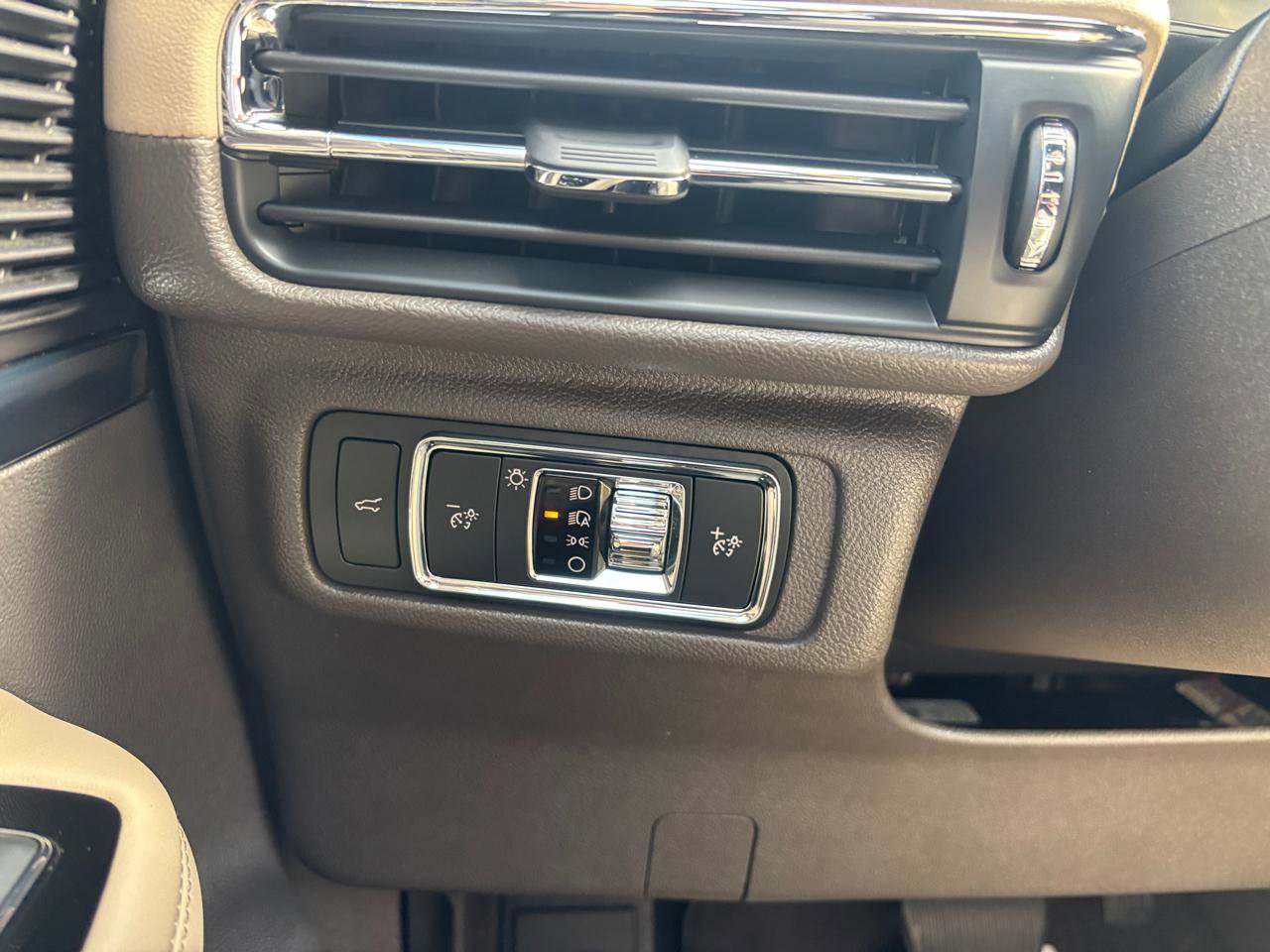 Used 2022 Lincoln Corsair Reserve w/ Equipment Group 201A image 15