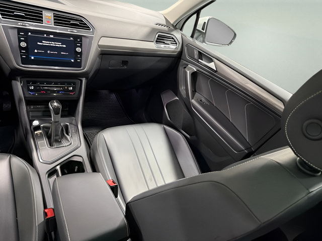 Used 2023 Volkswagen Tiguan SE w/ Panoramic Sunroof Package FWD image 27