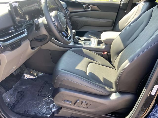 New 2025 Kia Carnival FWD image 10