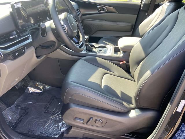 New 2025 Kia Carnival FWD image 10