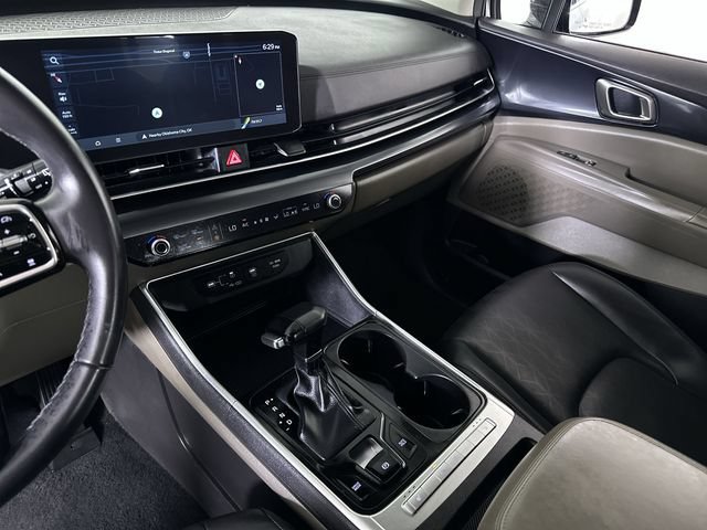 Used 2025 Kia Carnival FWD image 36