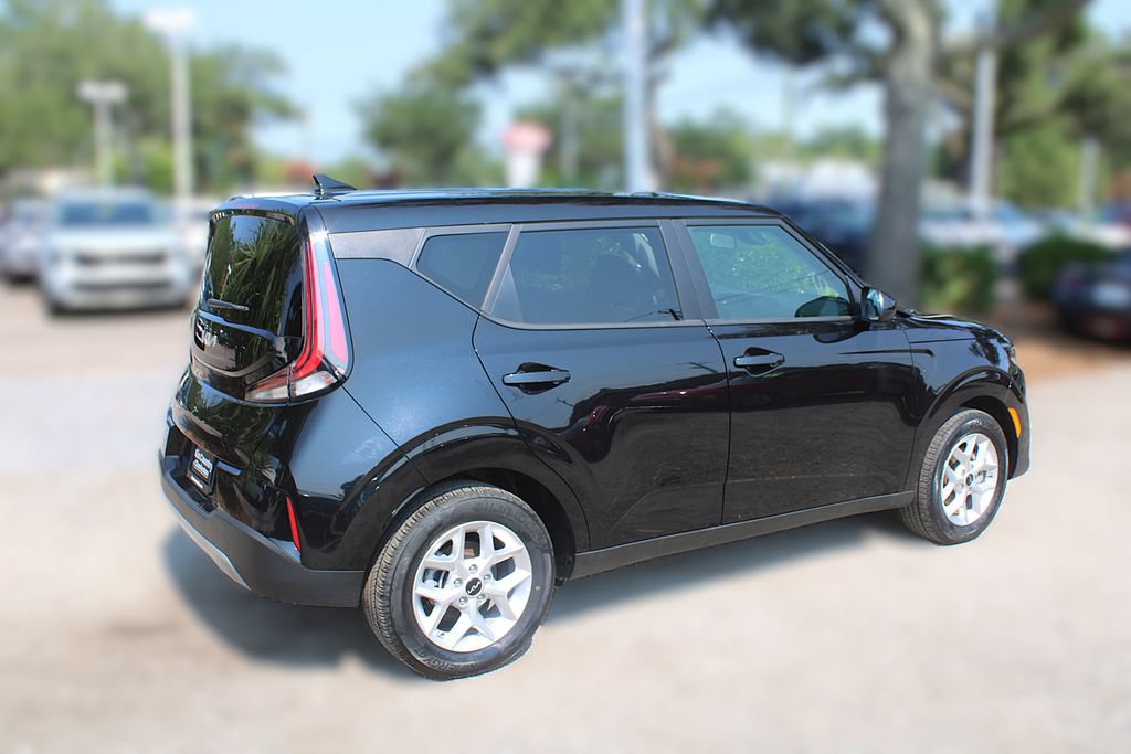 Certified 2025 Kia Soul LX w/ LX Technology Package FWD image 6