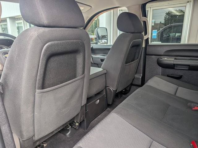 Used 2011 Chevrolet Silverado 2500 LT w/ Interior Plus Package AWD/4WD image 17